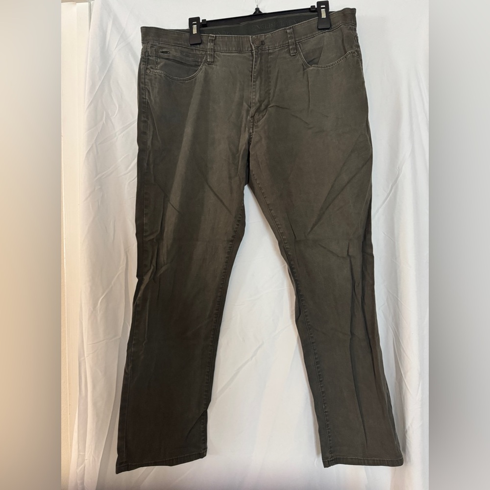 English Laundry Men's Cargo Pants in Olive